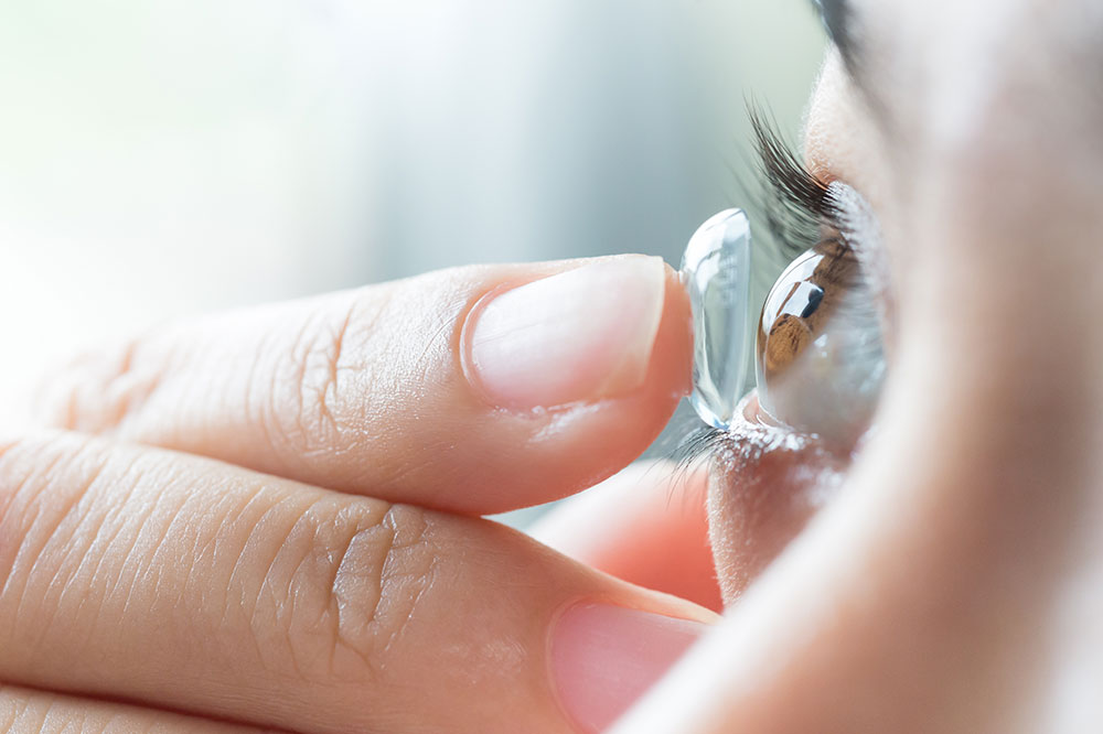 Pros and cons of multifocal contact lenses