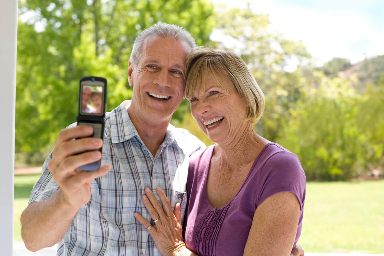 Top 4 Senior-Friendly Flip Phones Available Online